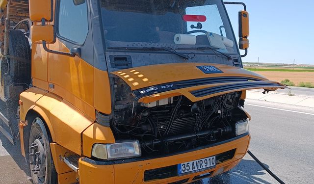 Konya'da Araç Taşıyan Taşıt Seyir Halinde Alev Aldı
