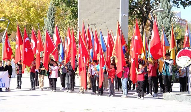 Karapınar’da Cumhuriyet Bayramı Coşkusu: Anıt Meydanı’nda Tören Düzenlendi