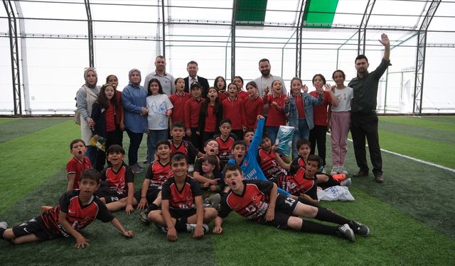 Karapınar'da halı saha turnuvası yapıldı
