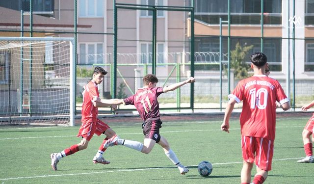 Esnafspor Adına Üzücü Gün: U15 Play-Off'ta Mağlubiyet, U17 Lig Maçında Puan Kaybı