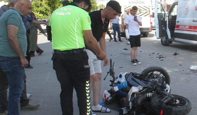 Konya'da öğrenci servisiyle çarpışan motosikletin sürücüsü hayatını kaybetti