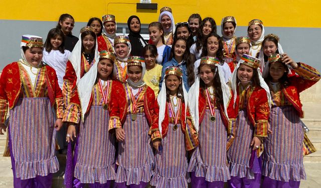 Karapınar Gazi Mustafa Kemal Ortaokulu, Halk Oyunları Ligi'nde Centilmenlik Ödülüne Layık Görüldü