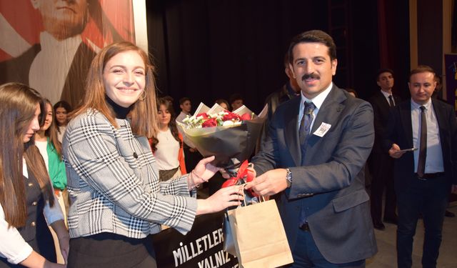 Kaymakam Şenol Öztürk ve Eşi Ebru Öztürk, 24 Kasım Öğretmenler Günü Programına Katıldı