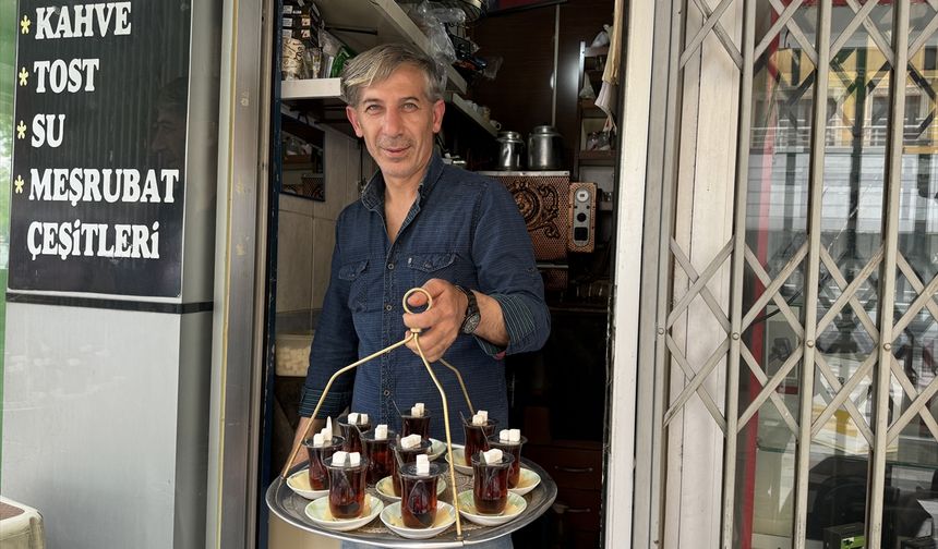 "Çaycı Mustafa"nın ocağı 20 yıldır 2 metrekarelik dükkanda kaynıyor''