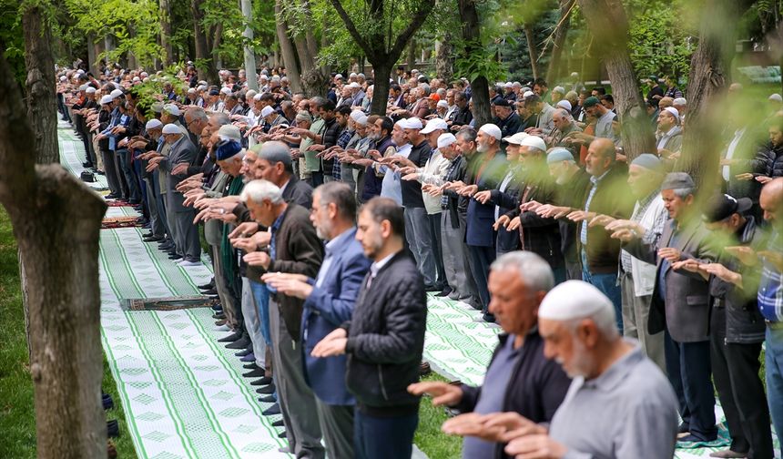 Konya'daki tarihi namazgahta yağmur ve şükür duası yapıldı