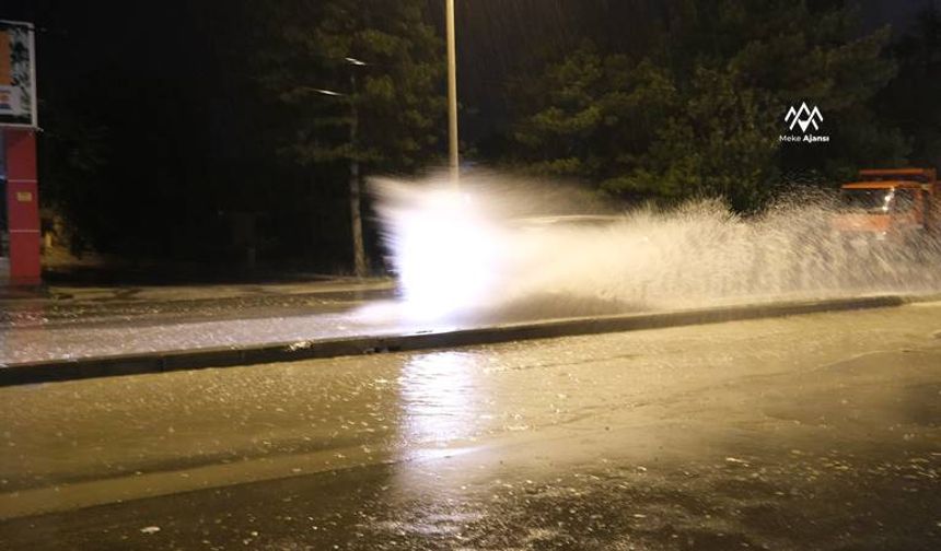 Konya'nın Karapınar ilçesinde yağmur sevinci