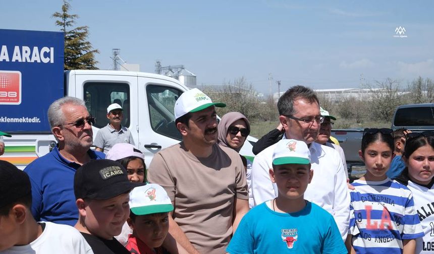 Konya'da "Orman Benim" etkinliğiyle çevre temizliği ve fidan dikimi yapıldı