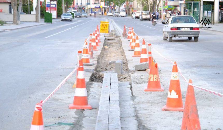 Karapınar’da yaya güvenliği için yol kapatma çalışması