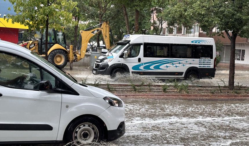 Konya'da sağanak ve dolu hayatı olumsuz etkiledi