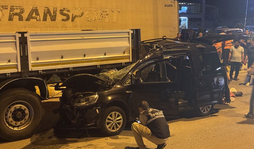 Çankırı'da tıra çarpan araçtaki 5 özel harekat kursiyerinden 2'si öldü, 3'ü yaralandı