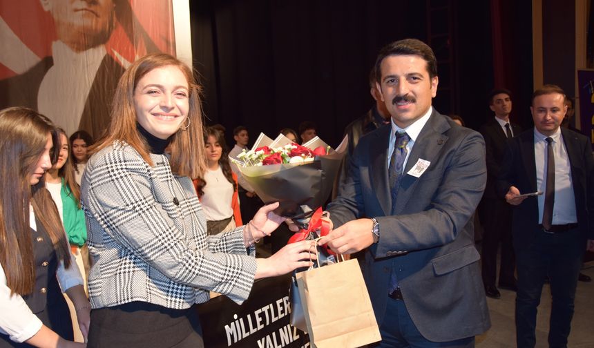 Kaymakam Şenol Öztürk ve Eşi Ebru Öztürk, 24 Kasım Öğretmenler Günü Programına Katıldı