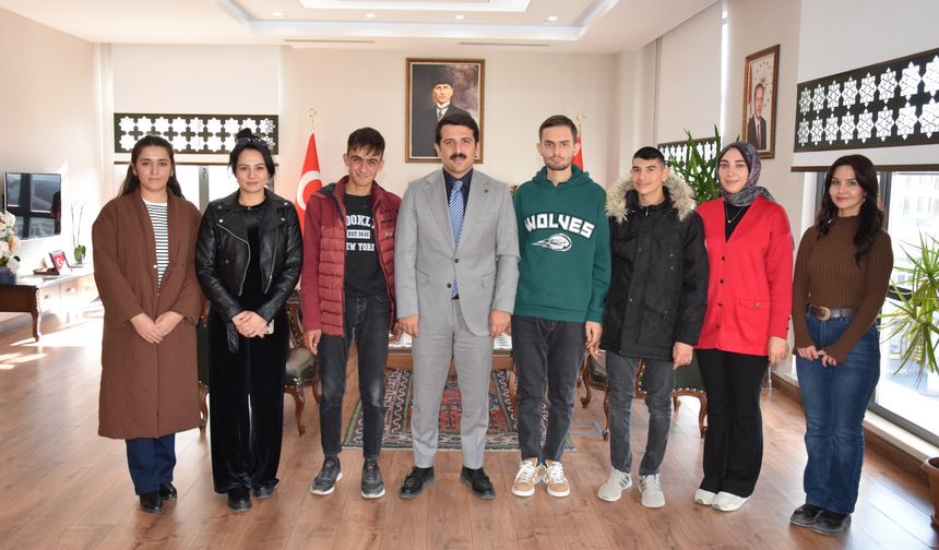 Karapınar Özel Eğitim Uygulama Okulu’ndan Kaymakam Öztürk’e Dünya Engelliler Günü Ziyareti