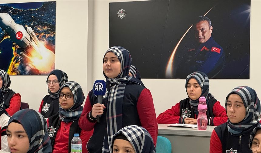 Astronot Gezeravcı, Konya ve Balıkesir'deki öğrencilerle telsizle görüştü: