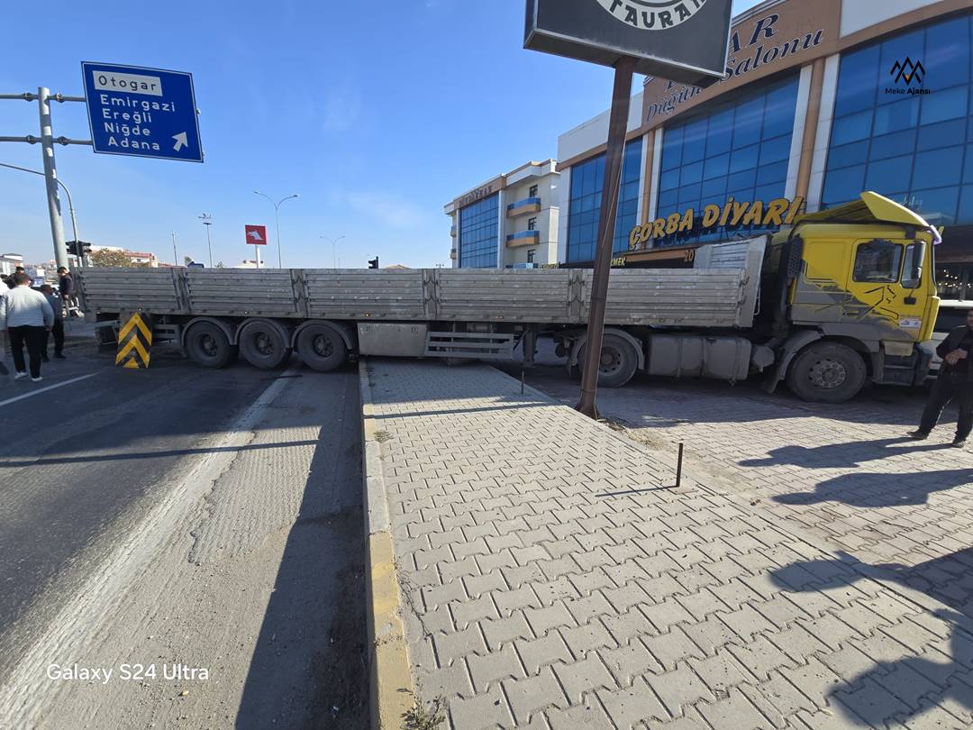 82Ab18F4 Ffb1 4C8F B232 19067564D560