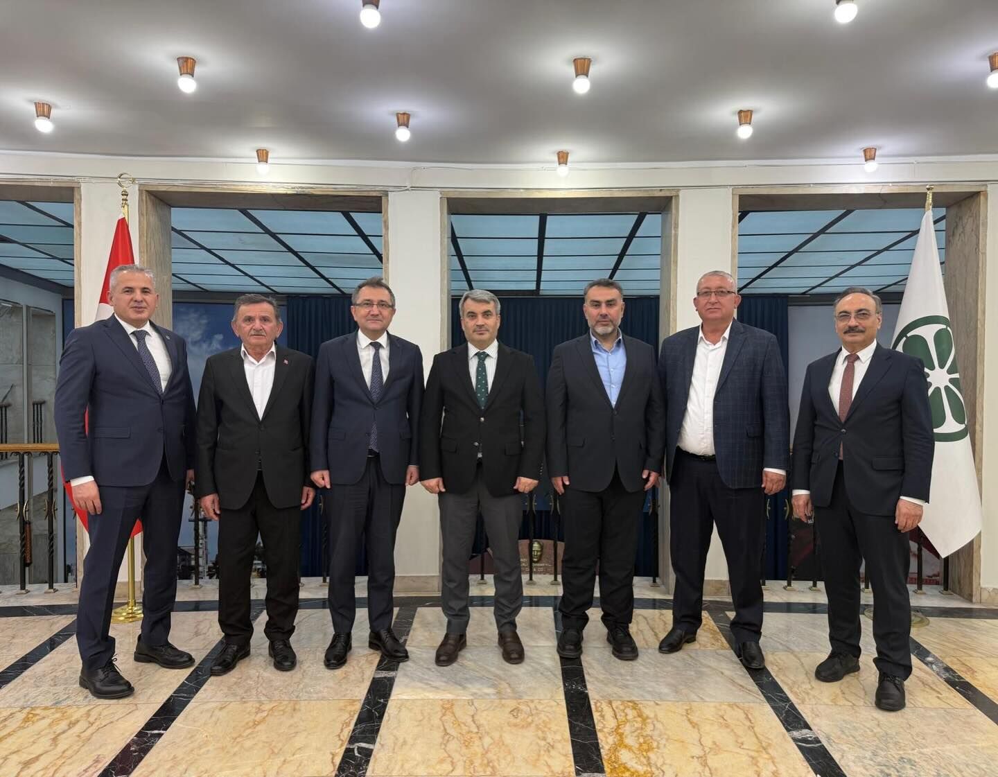 657710040 17953265553102050 39024389016856905 N